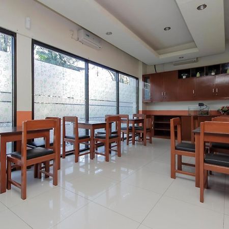 ホテル Reddoorz Near Jalan Jendral Sudirman マナド エクステリア 写真