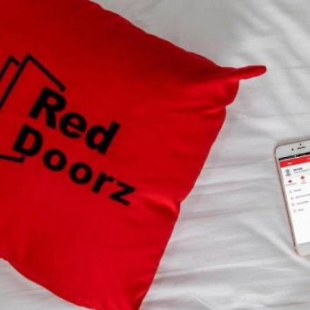 ホテル Reddoorz Near Jalan Jendral Sudirman マナド エクステリア 写真