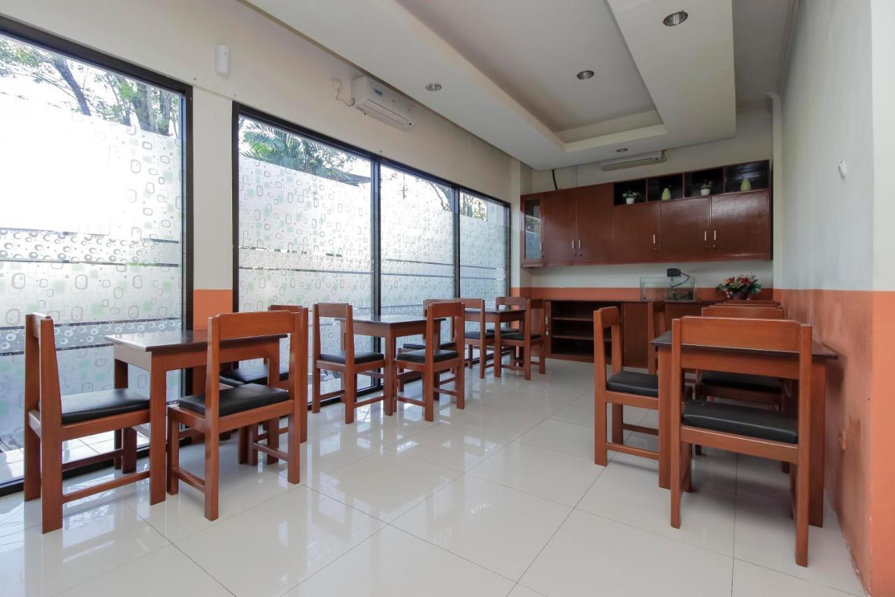 ホテル Reddoorz Near Jalan Jendral Sudirman マナド エクステリア 写真