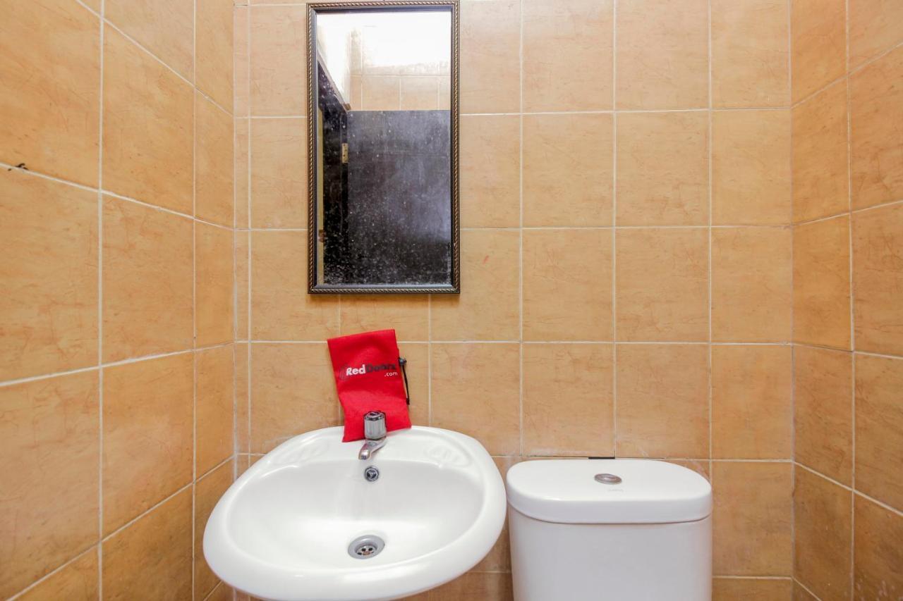 ホテル Reddoorz Near Jalan Jendral Sudirman マナド エクステリア 写真