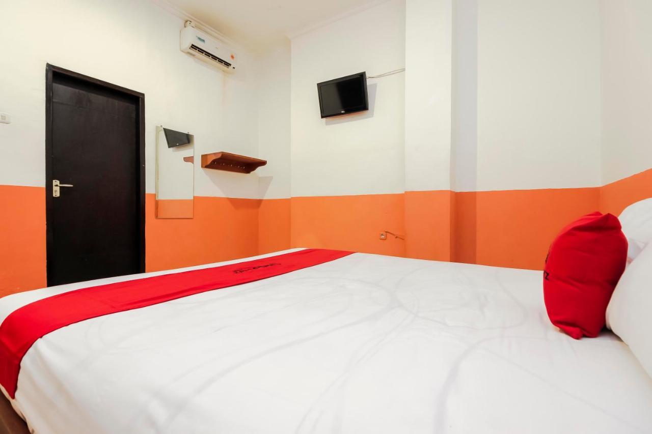 ホテル Reddoorz Near Jalan Jendral Sudirman マナド エクステリア 写真
