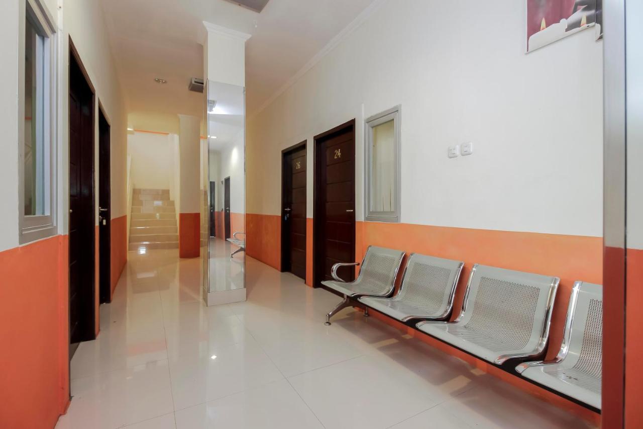 ホテル Reddoorz Near Jalan Jendral Sudirman マナド エクステリア 写真