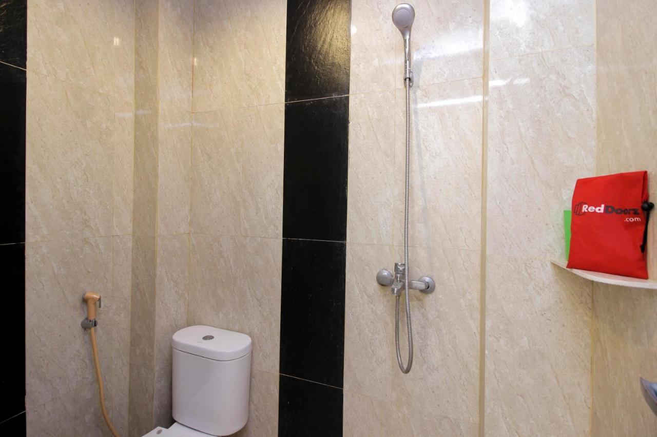 ホテル Reddoorz Near Jalan Jendral Sudirman マナド エクステリア 写真