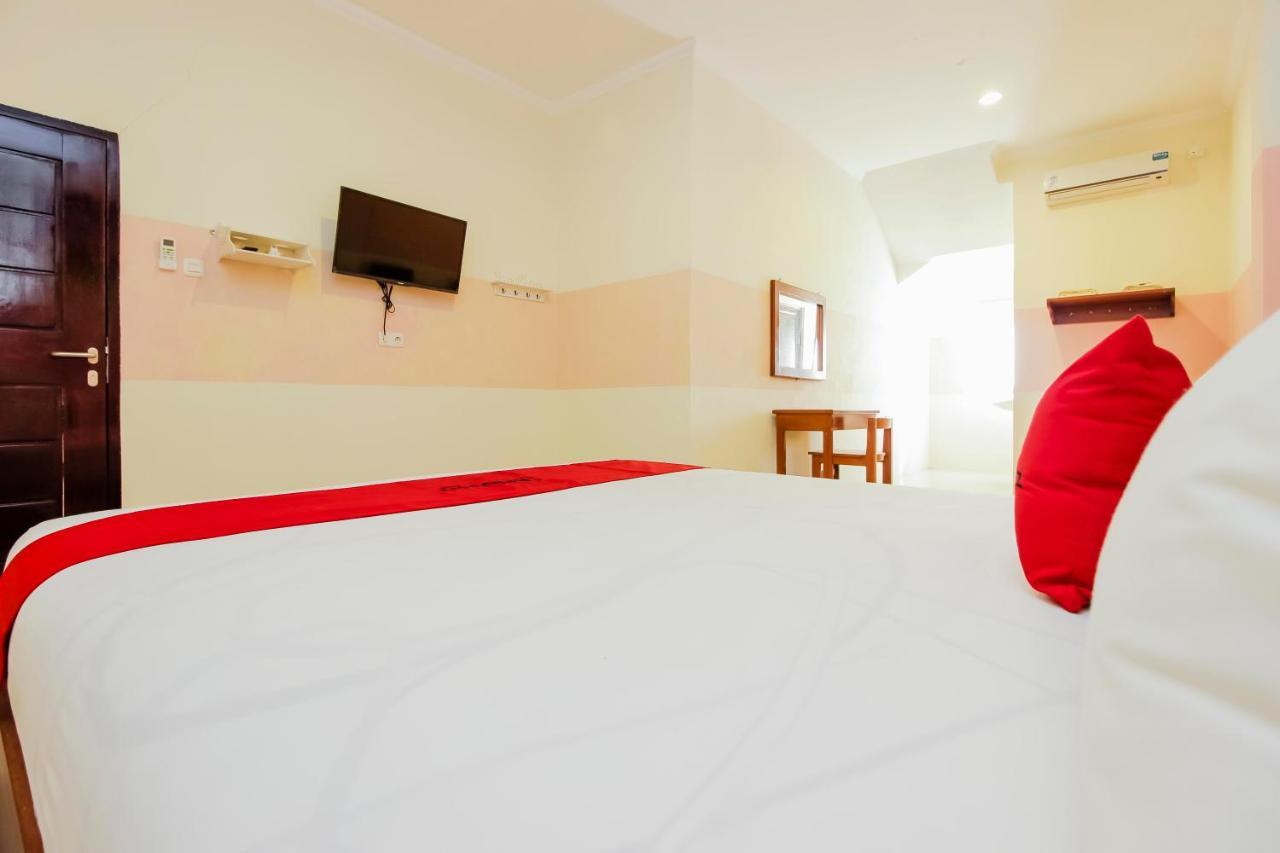 ホテル Reddoorz Near Jalan Jendral Sudirman マナド エクステリア 写真