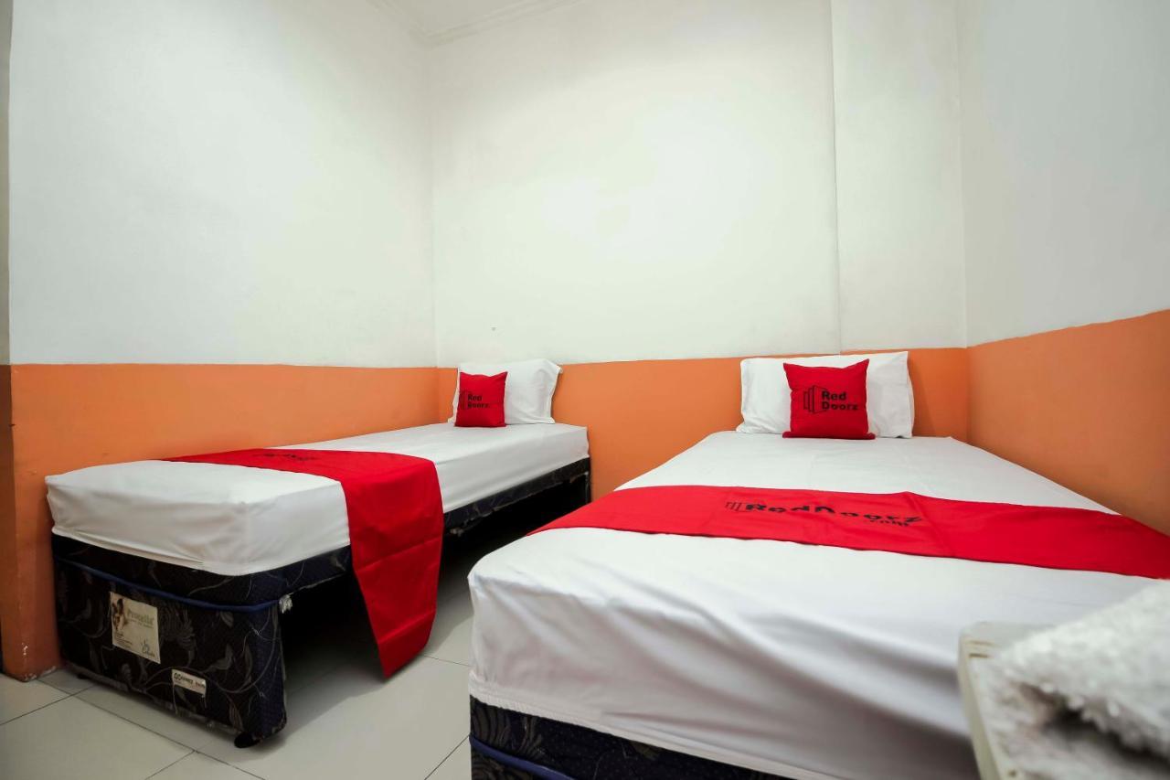 ホテル Reddoorz Near Jalan Jendral Sudirman マナド エクステリア 写真
