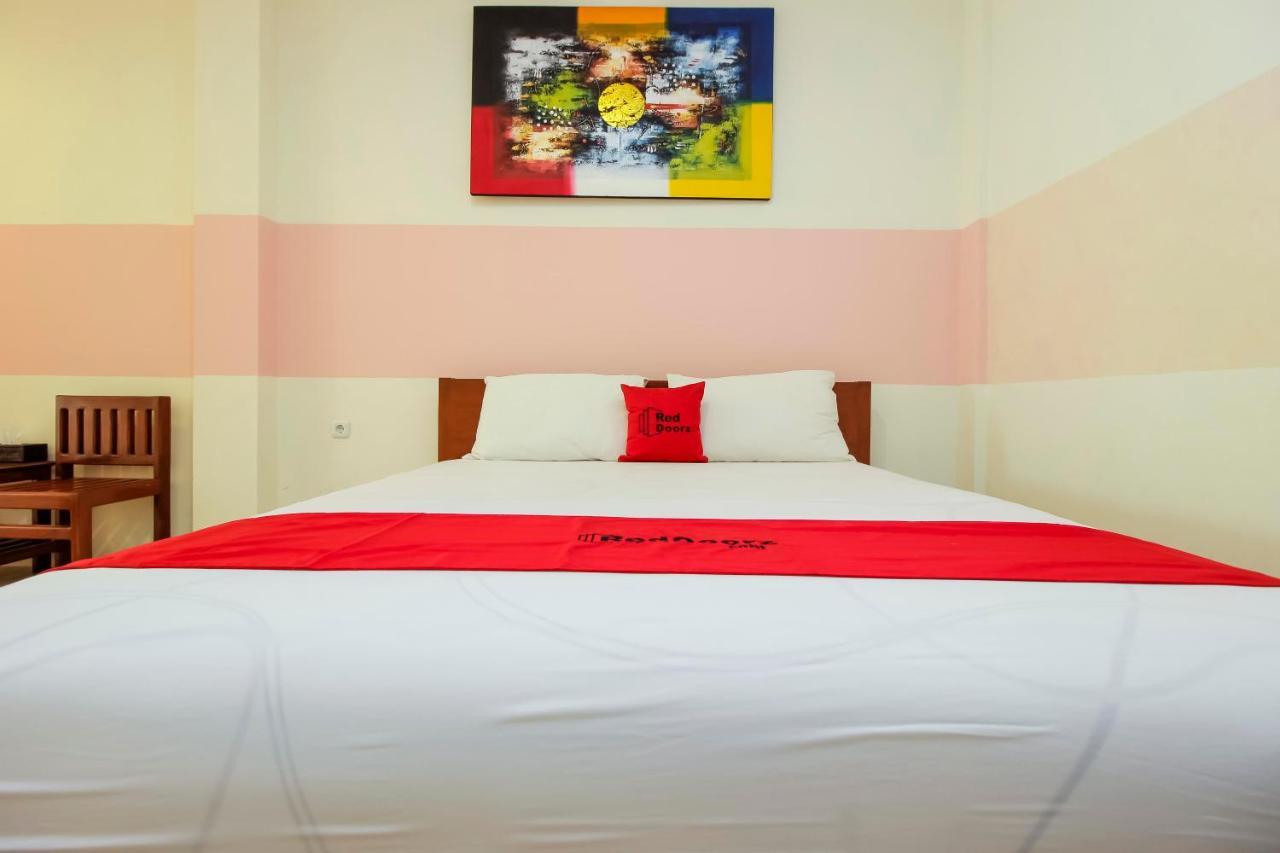 ホテル Reddoorz Near Jalan Jendral Sudirman マナド エクステリア 写真