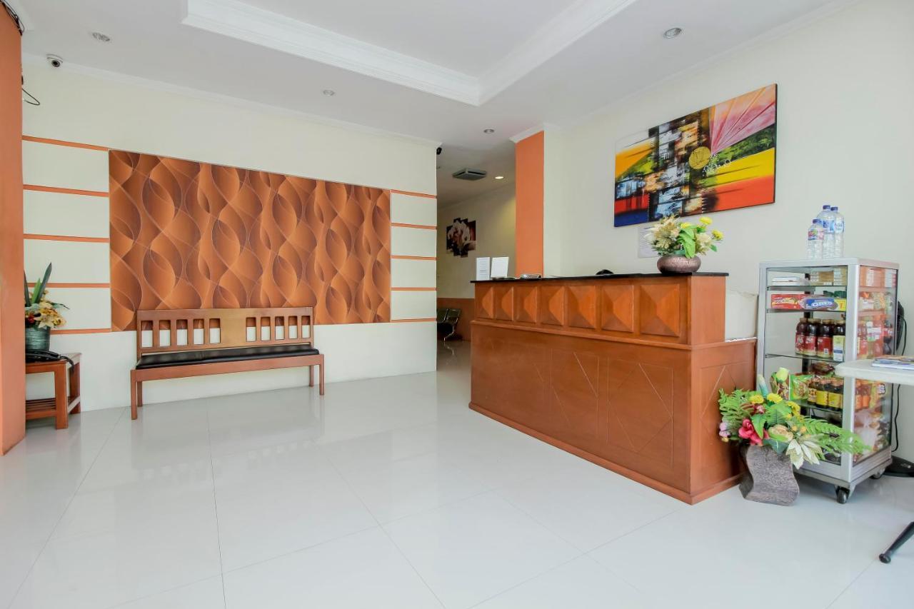 ホテル Reddoorz Near Jalan Jendral Sudirman マナド エクステリア 写真