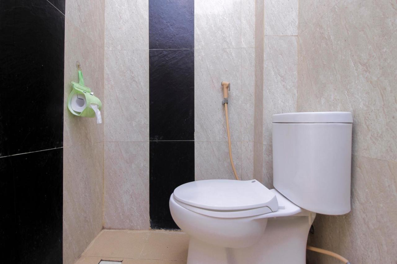 ホテル Reddoorz Near Jalan Jendral Sudirman マナド エクステリア 写真