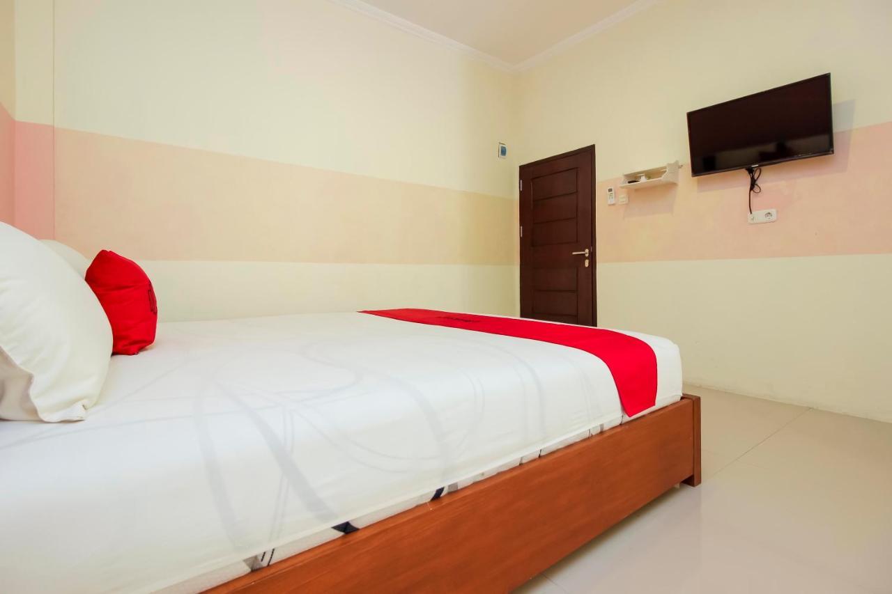 ホテル Reddoorz Near Jalan Jendral Sudirman マナド エクステリア 写真