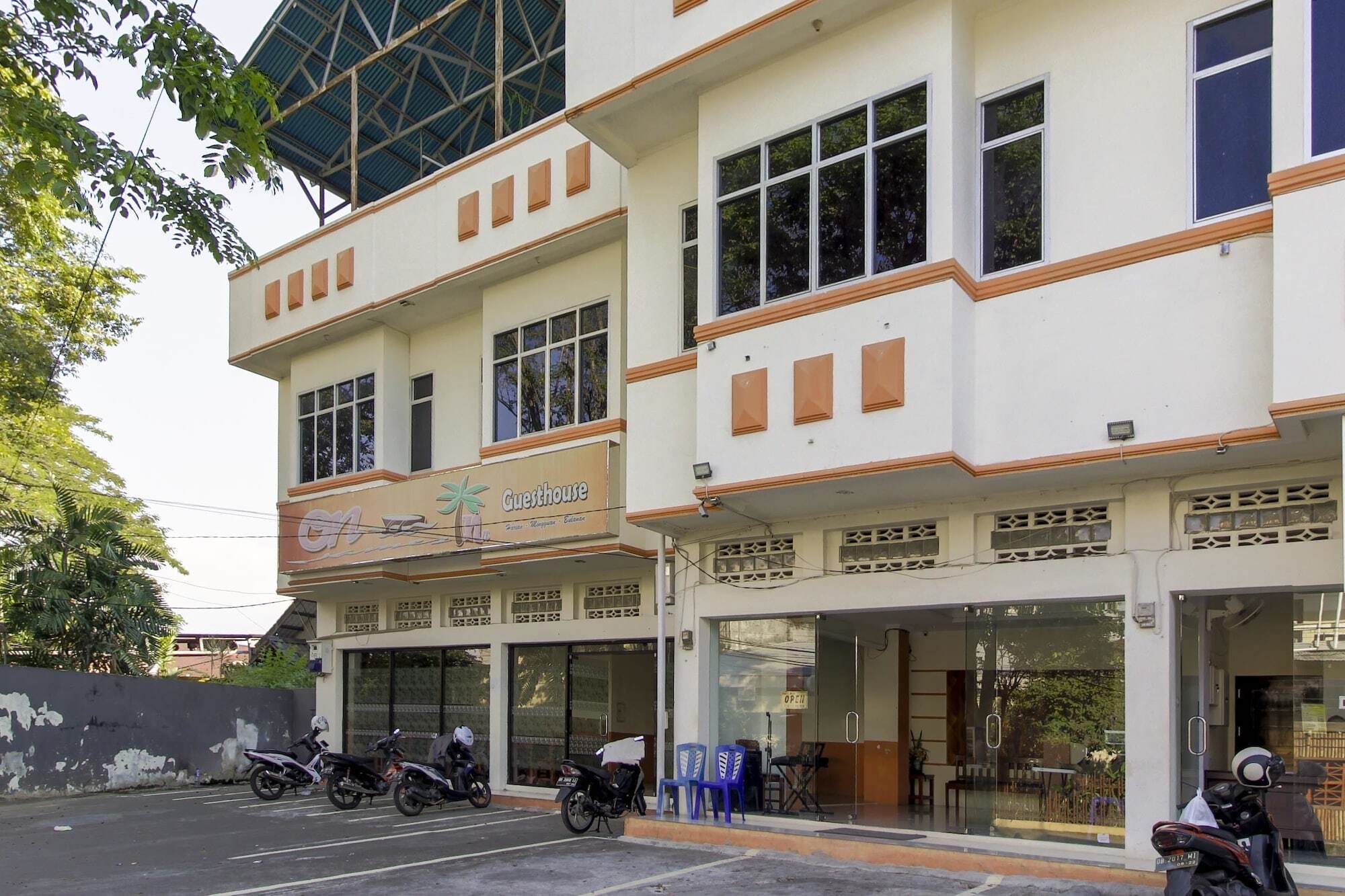 ホテル Reddoorz Near Jalan Jendral Sudirman マナド エクステリア 写真