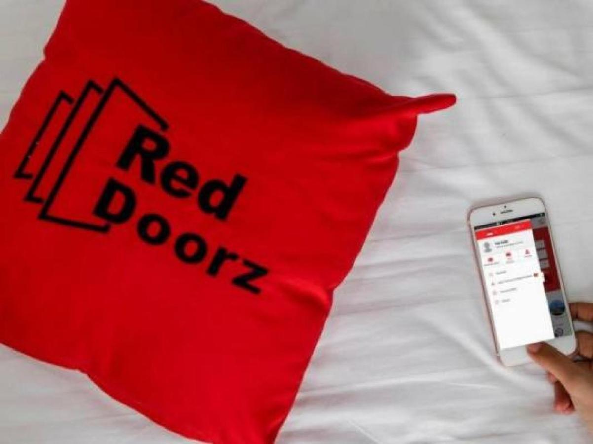 ホテル Reddoorz Near Jalan Jendral Sudirman マナド エクステリア 写真